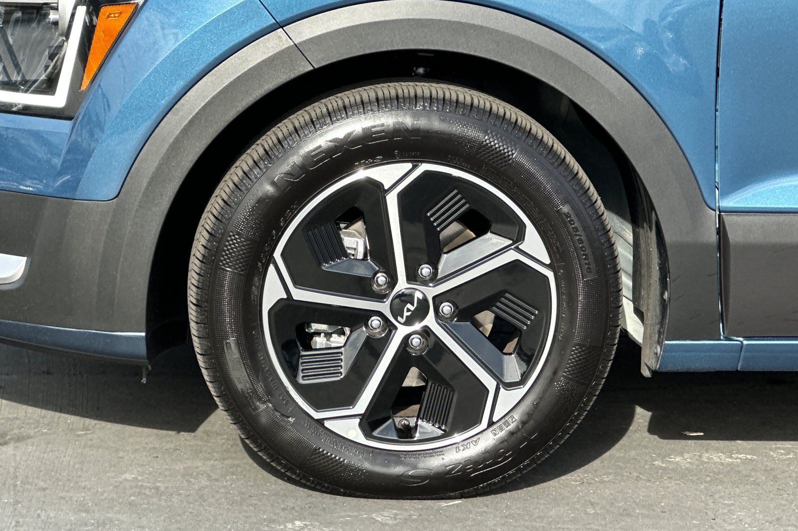 Certified 2026 Kia Niro EX FWD image 28