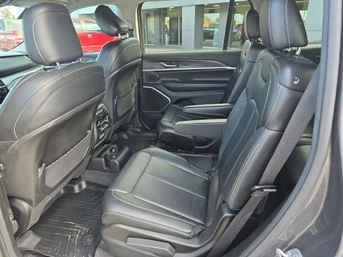 Used 2022 Jeep Grand Cherokee L Limited image 11