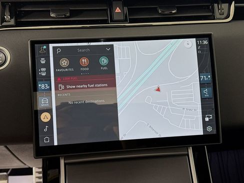 Used 2025 Land Rover Range Rover Evoque Dynamic SE image 13