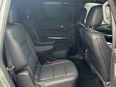 Used 2026 Chevrolet Traverse LT w/ Sun and Wheel Package FWD image 11