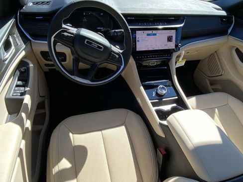New 2026 Jeep Grand Cherokee Limited w/ Luxury Tech Group II RWD image 11