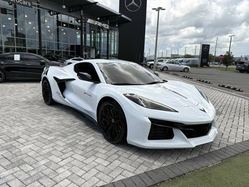 Used 2024 Chevrolet Corvette Z06 RWD image 7