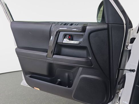 Used 2020 Toyota 4Runner Venture w/ Moonroof Package image 27