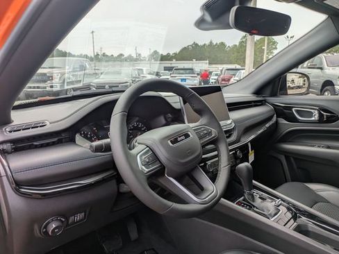 New 2026 Jeep Compass Latitude image 32