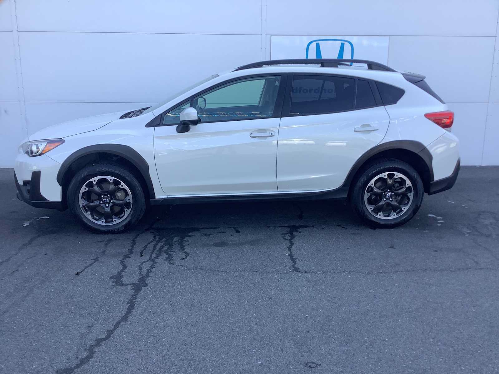 Used 2023 Subaru Crosstrek 2.0i Premium w/ Popular Package #3 AWD/4WD image 2