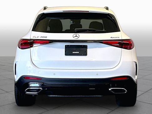 Used 2025 Mercedes-Benz GLC 300 4MATIC image 5