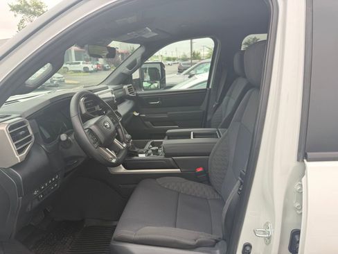Used 2025 Toyota Tundra SR5 w/ SR5 Convenience Package AWD/4WD image 8