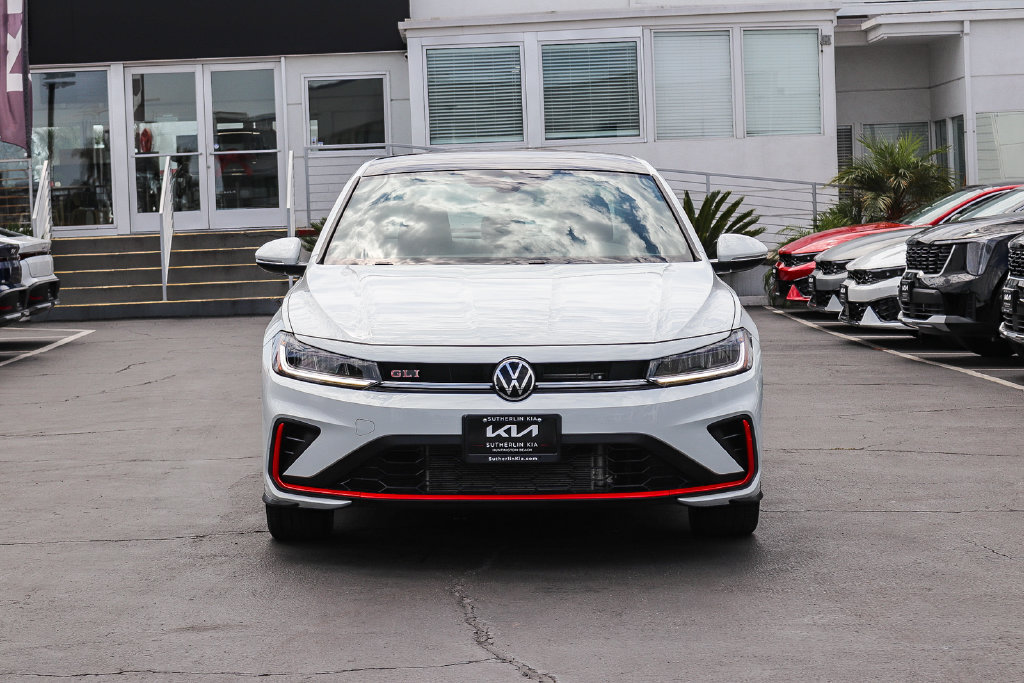 Used 2025 Volkswagen Jetta GLI Autobahn FWD image 2