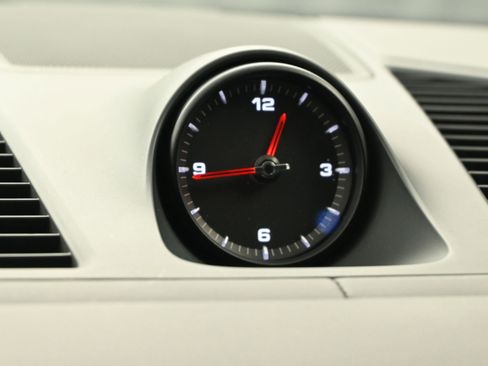 Certified 2022 Porsche Cayenne Platinum Edition image 14