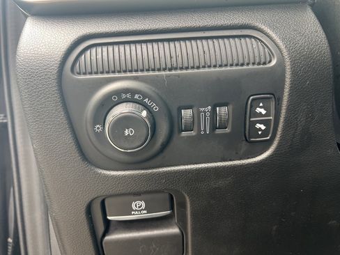 Used 2024 Jeep Wagoneer Series II w/ Flexible Seating Group image 15