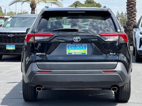Used 2024 Toyota RAV4 XLE FWD image 4