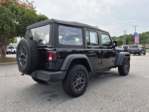 Used 2022 Jeep Wrangler Unlimited Sport AWD/4WD image 3