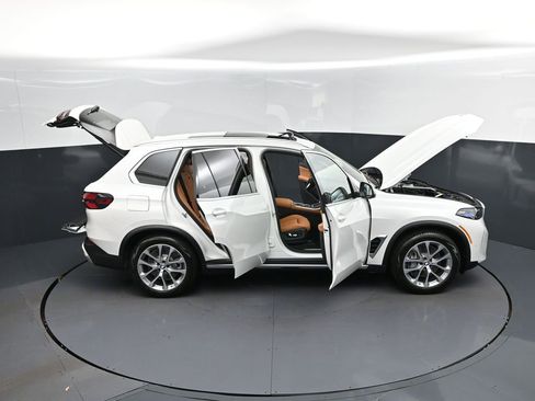 New 2026 BMW X5 xDrive50e w/ Climate Comfort Package AWD/4WD image 50