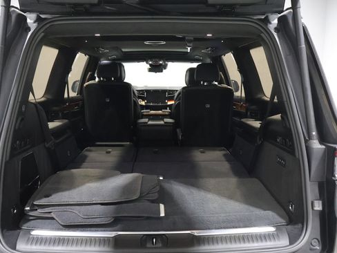 Used 2022 Jeep Grand Wagoneer Series III AWD/4WD image 4