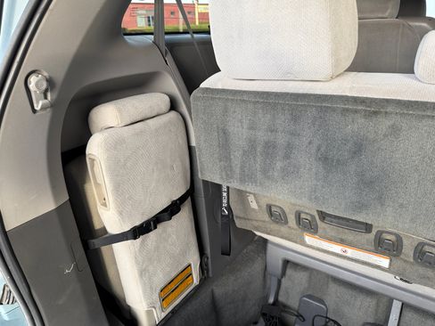 Used 2016 Toyota Sienna LE image 13