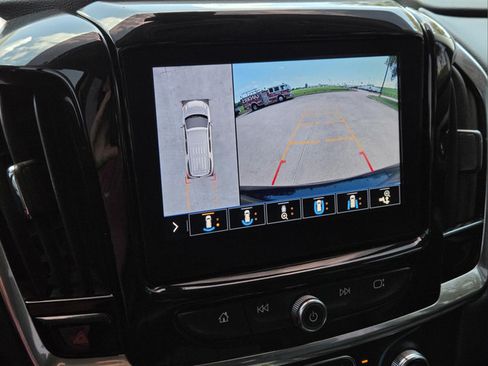 Used 2021 Chevrolet Traverse RS FWD image 16