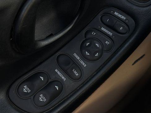 Used 2004 Chevrolet Corvette Convertible w/ Preferred Equipment Group RWD image 26