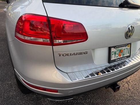 Used 2011 Volkswagen Touareg TDI image 21