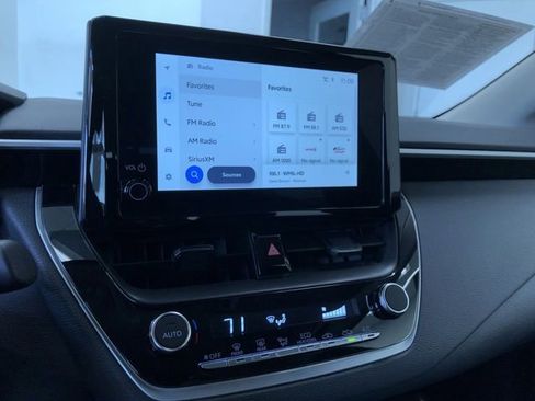 Certified 2025 Toyota Corolla LE image 28