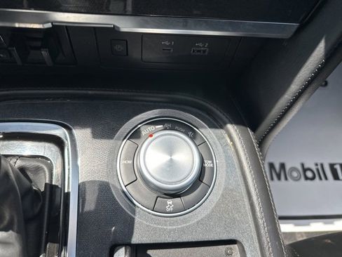 Used 2022 Nissan Armada SV image 44