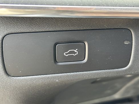 Used 2024 Volvo XC90 B6 Ultimate w/ Lounge Package image 33