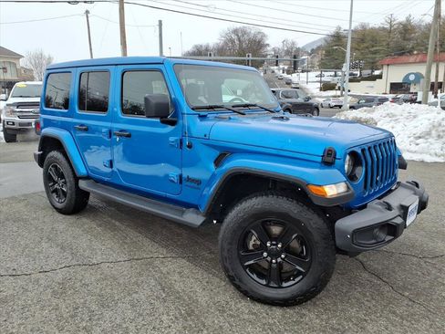 Used 2022 Jeep Wrangler Unlimited Sahara image 2