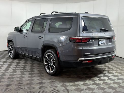 Used 2022 Jeep Wagoneer Series III w/ Premium Group I AWD/4WD image 3