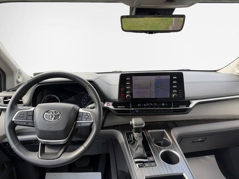Used 2024 Toyota Sienna Limited AWD/4WD image 21
