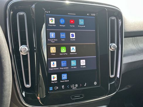 Certified 2023 Volvo C40 P8 Recharge Ultimate image 11