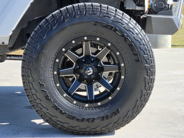Used 2013 Jeep Wrangler Unlimited Rubicon w/ Connectivity Group AWD/4WD image 12