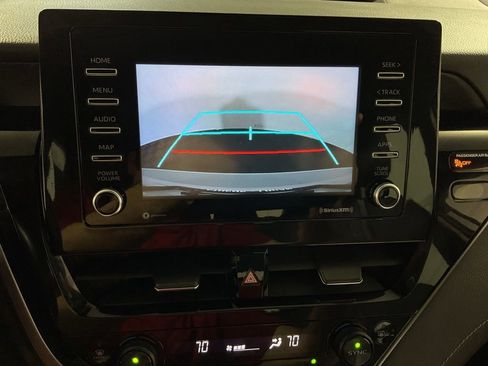 Used 2022 Toyota Camry SE FWD image 4