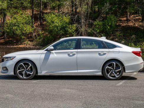 Used 2018 Honda Accord Sport image 9