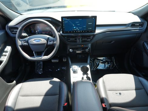 Used 2023 Ford Escape ST-Line w/ Tech Pack #1 AWD/4WD image 29