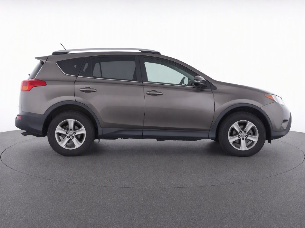 Used 2015 Toyota RAV4 XLE FWD image 11
