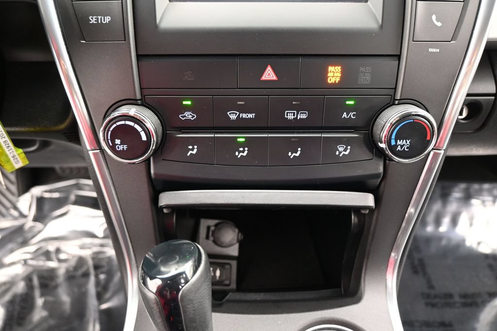 Used 2017 Toyota Camry SE FWD image 16