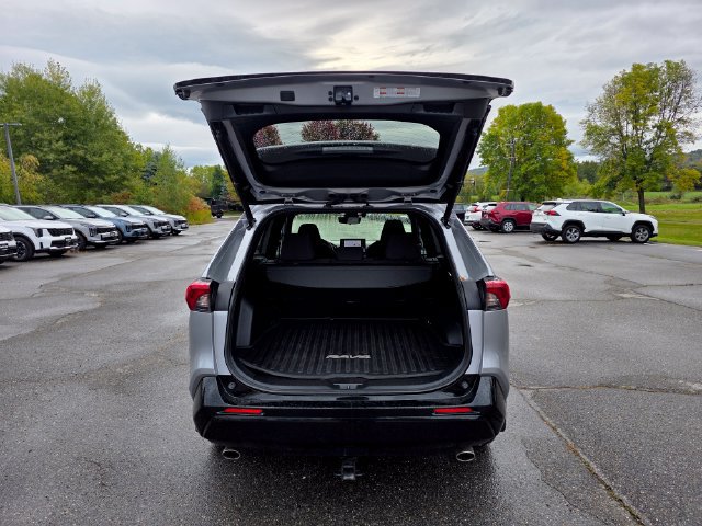Used 2022 Toyota RAV4 SE w/ Weather & Moonroof Package AWD/4WD image 10