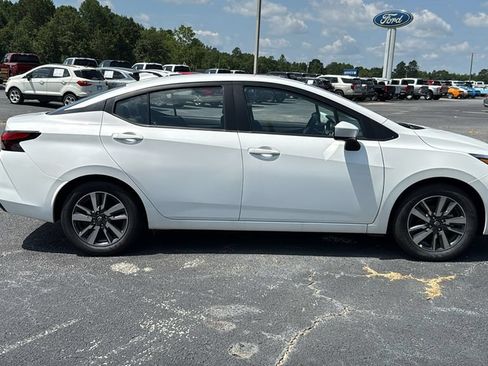 Used 2025 Nissan Versa SV FWD image 8