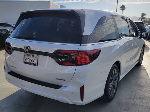 Used 2025 Honda Odyssey Touring image 4