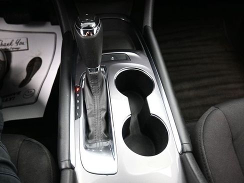 Used 2018 Chevrolet Malibu LT image 11