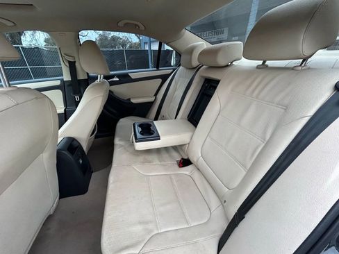 Used 2012 Volkswagen Jetta SE FWD image 14