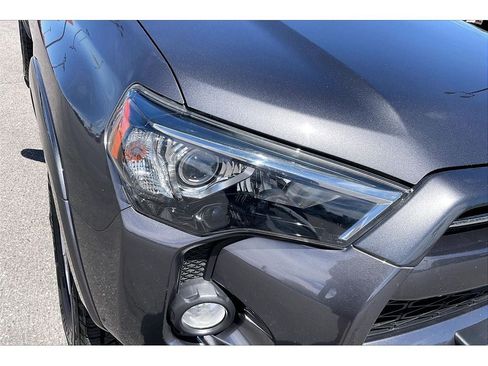 Used 2020 Toyota 4Runner SR5 Premium w/ Moonroof Package AWD/4WD image 29