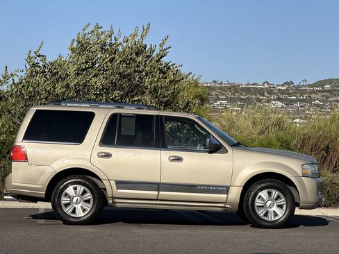 Used 2008 Lincoln Navigator 2WD image 7