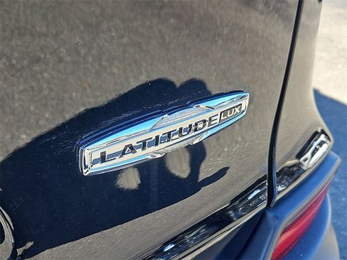 Used 2022 Jeep Cherokee Latitude Lux image 11