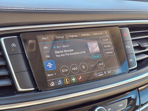 Used 2023 Buick Enclave Essence image 4