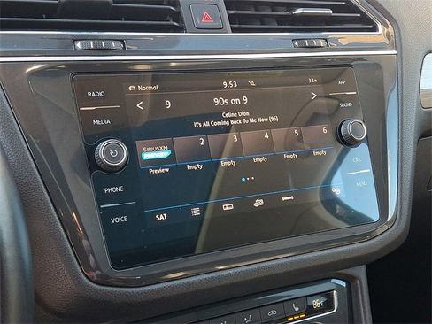 Used 2019 Volkswagen Tiguan SE w/ Panoramic Sunroof Package image 13