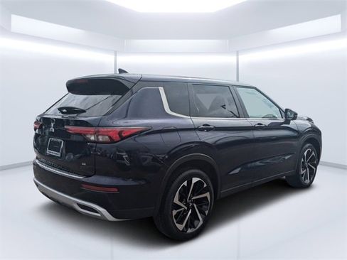 New 2025 Mitsubishi Outlander SE image 3