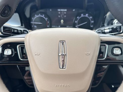 Used 2022 Lincoln Corsair FWD w/ Premium Package image 24