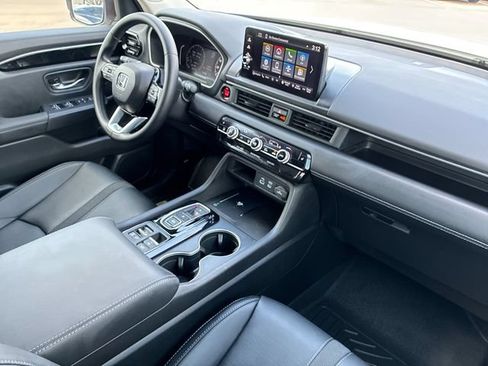Used 2024 Honda Pilot Touring image 16
