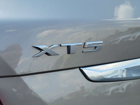 Used 2023 Cadillac XT5 Premium Luxury w/ Technology Package AWD/4WD image 7