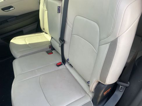 Used 2024 Nissan Pathfinder SL image 11